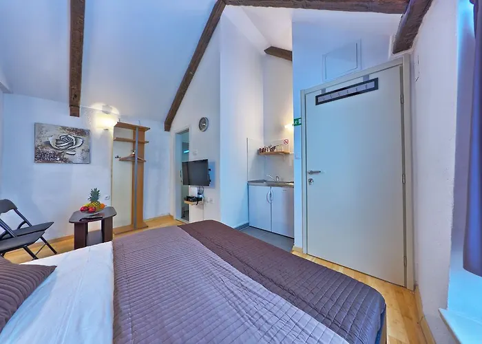 Studio Sime * Σπλιτ